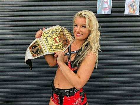 Toni Storm NXT UK Women's Champion 🇬🇧 🏆 | Wwe girls, Wwe womens, Women's wrestling