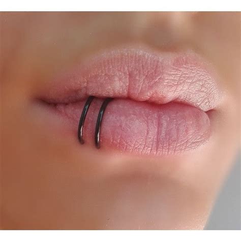 Pin di JUST DELANA su piercings | Piercing al viso, Piercing labbro ...