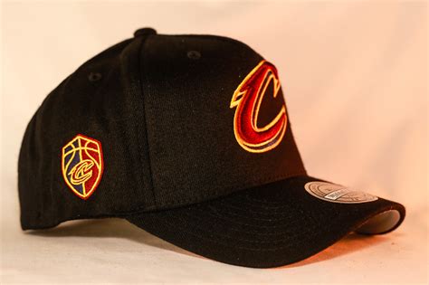 Mitchell & Ness NBA Easy Snapback Cleveland Cavaliers Men's & Women's - Home Team