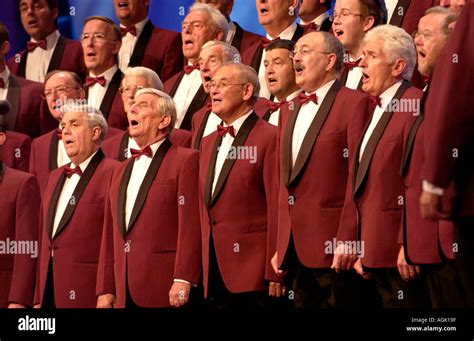 Welsh male voice choir singing hi-res stock photography and images - Alamy