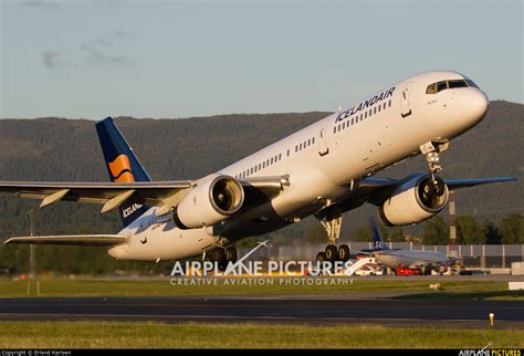 TF-FIW - Icelandair Boeing 757-200 at Trondheim - Vaernes | Photo ID 465751 | Airplane-Pictures.net