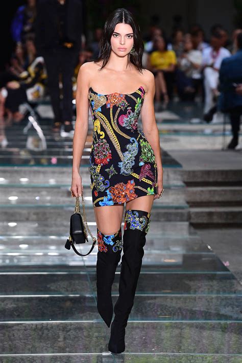 Kendall Jenner's Runway Modeling Looks: Pictures