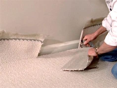 How to Install Wall-to-Wall Carpet | how-tos | DIY