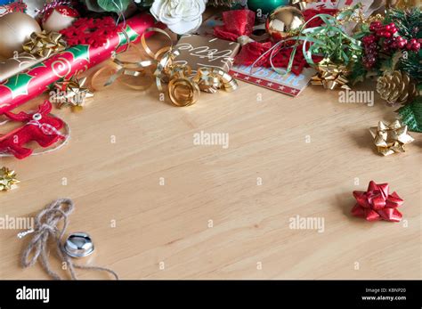 Christmas gift wrapping background or border Stock Photo - Alamy