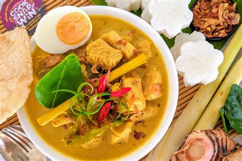 Opor Ayam Kuning (Pressure Cooker Javanese Coconut Chicken Curry ...