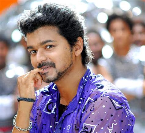 Vijay's 'love kuthu' song in Kaththi!