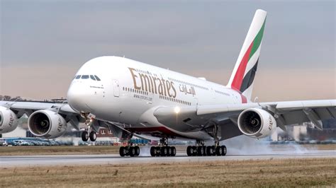 Big Emirates order throws lifeline to struggling A380 super-jumbo