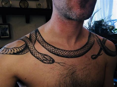 Discover 71+ snake neck tattoo - in.cdgdbentre