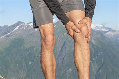 Runner with knee pain Stock Photo by ©czuber 52319245