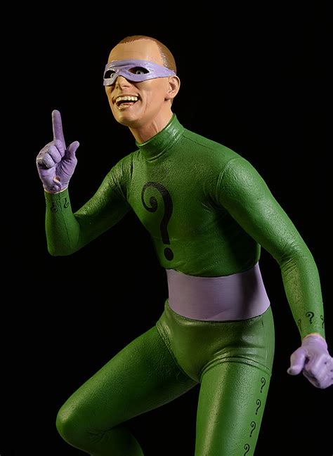 Review and photos of Tweeterhead 1966 Batman TV Show Gorshin Riddler statue