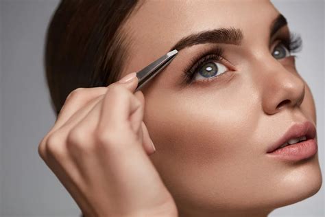 10 Must-Know Tips for Grooming Your Eyebrows