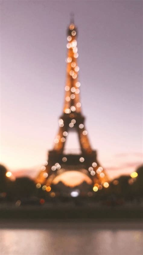 Eiffel Tower in September | Schöne hintergrund bilder, Hübsche hintergründe, Fotowand ideen