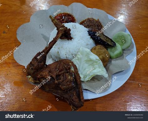 Chicken Pecel Pecel Ayam Popular Traditional Stock Photo 2105459342 ...