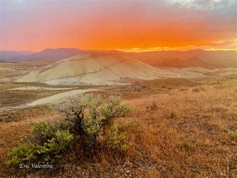 The Painted Hills, sunset – Praise Photography