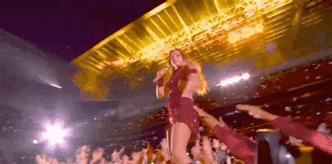 Shakira Bowl GIF by valenbon - Find & Share on GIPHY