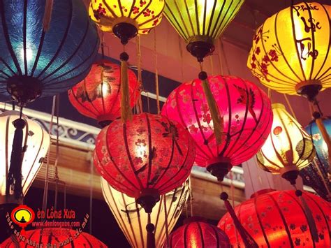 The beauty of lantern in Hoi An, Lanterns are always hanged at the high place in the houses ...