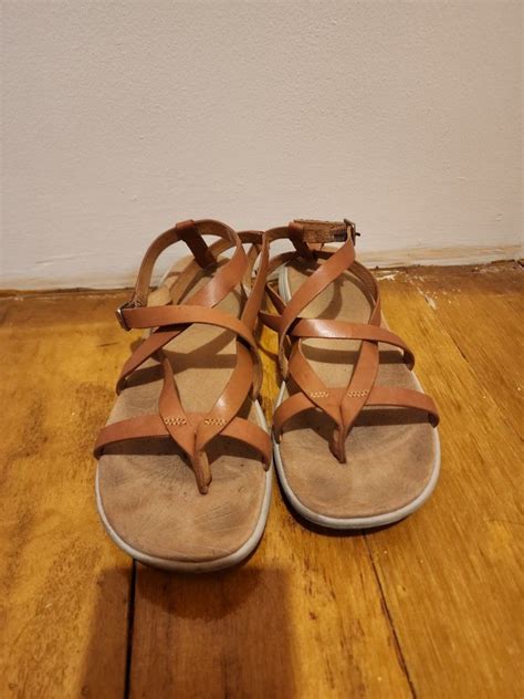 Original Merrell Leather Sandals, Women's Fashion, Footwear, Flats & Sandals on Carousell