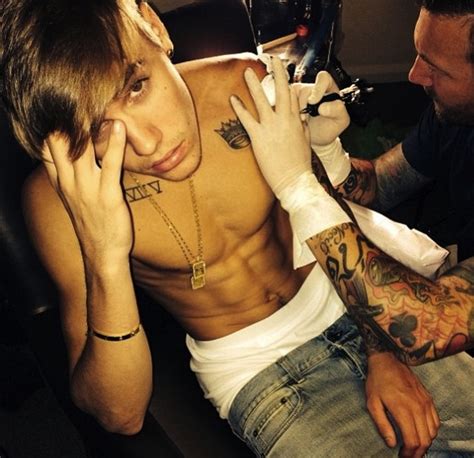 Justin Bieber new tattoo - Canada Journal - News of the World