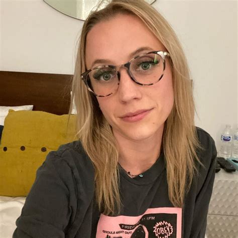 Kat Timpf | Bio, Age, Net worth, without glasses and bikini photos ...