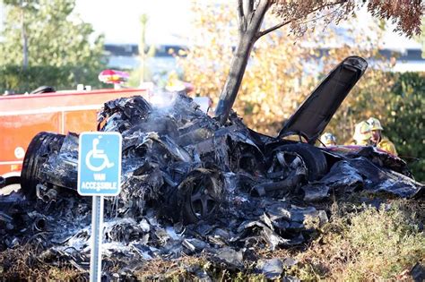 Paul Walker dead: Shocking pictures show burnt out wreckage of car wrapped around tree - Mirror ...