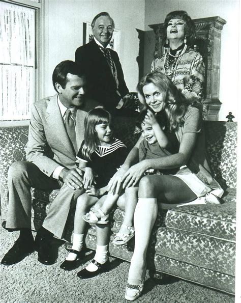 A Bewitched Family Photo. | Elizabeth montgomery, Bewitched elizabeth ...