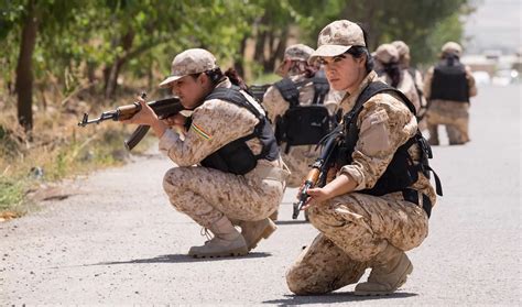 Female warriors fighting ISIS - Mirror Online