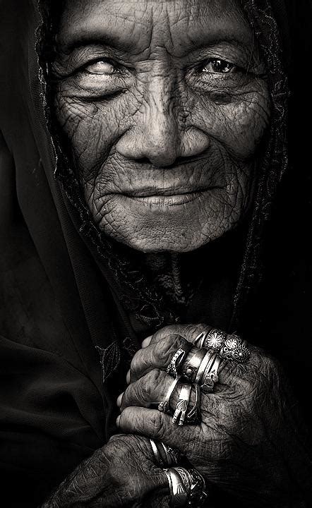 Portrait of an old woman. Photographer ?? : r/PortraitsPorn