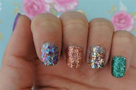 16 Glamorous Glitter Nail Art Designs - Pretty Designs