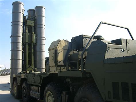 зенитно-ракетный комплекс С-300. The S-300 (NATO reporting name SA-10 Grumble) is a series of ...