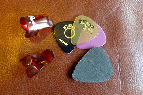 Debunking The Ukulele Plectrum Nonsense