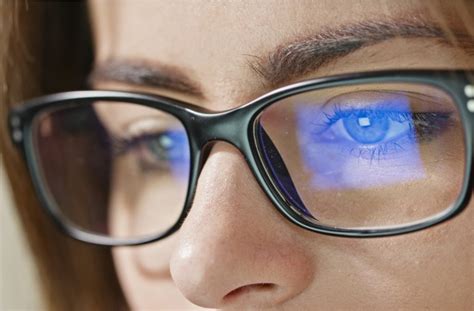 What Do Anti-Glare Glasses Do? | Calgary | Eye Effects