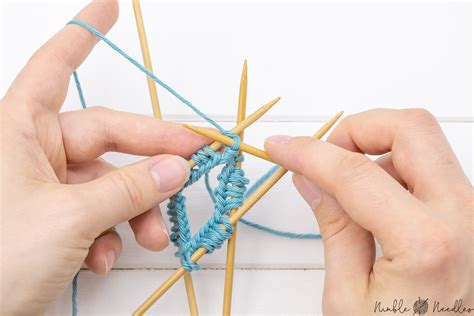 How to knit in the round on double-pointed needles for beginners [+video]