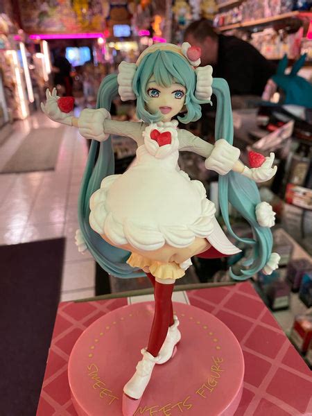 Hatsune Miku strawberry sweet figure – Toy Mandala