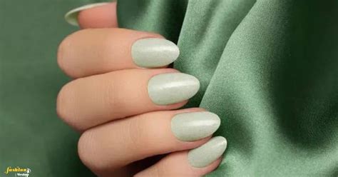 What Color Nails Go With Emerald Green Dress?