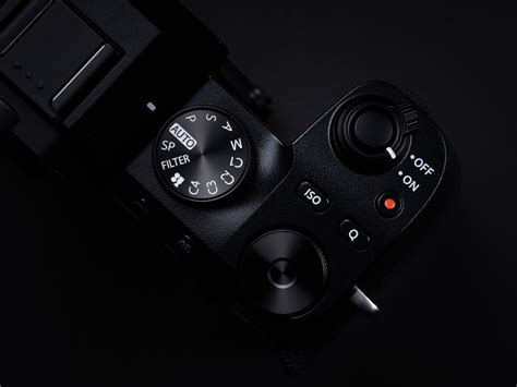 Fujifilm X-S10 Puts IBIS Into Compact, Affordable Body