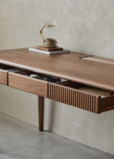 麦浪餐桌 on Behance | Office table design, Wood desk design, Desk design