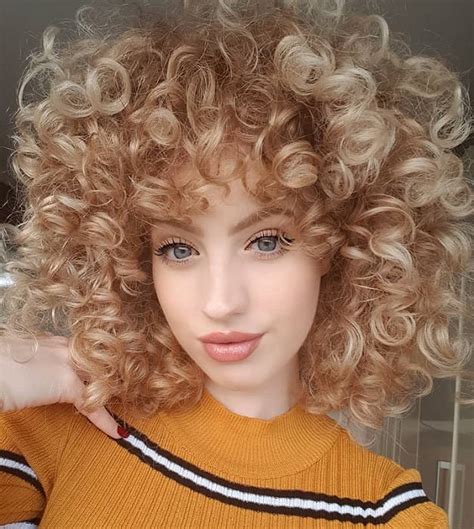 12 Appealing Curly Hairstyles With Blonde Hair - HairstyleCamp