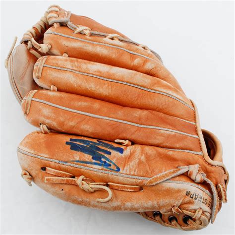 Shohei Ohtani Signed Wilson Baseball Glove (JSA LOA) | Barnebys
