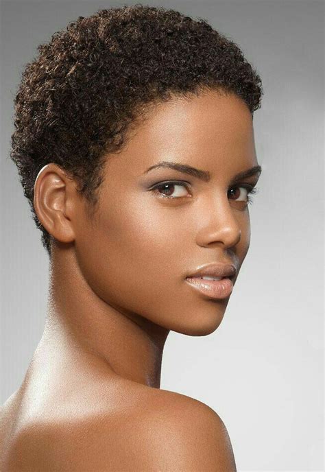 Coupe De Cheveux Court Femme Noire - Esam Solidarity