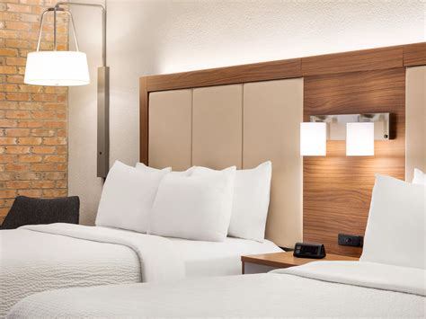 Holiday Inn Express San Antonio-Airport Guest Room & Suite Options