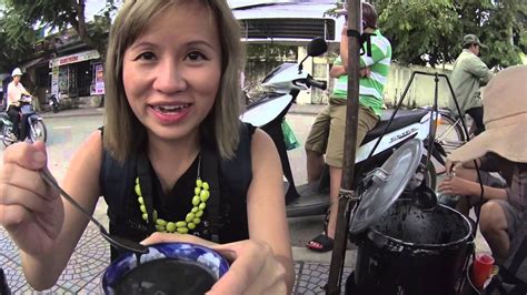 Miss Tam Chiak's Hoi An Food Tour - YouTube