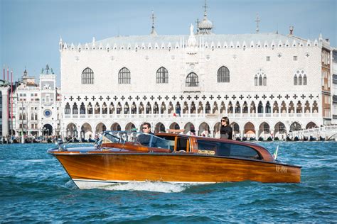 H24 water taxi and luxury limousine service in Venice