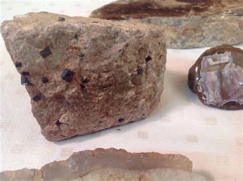 Lot Detail - LAPIDARY ROCKS & MINERAL SAMPLES