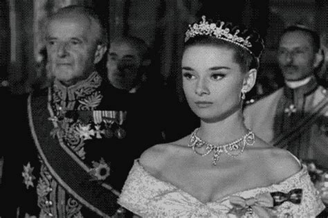 Audrey Hepburn in Roman Holiday gif : CelebrityFeet