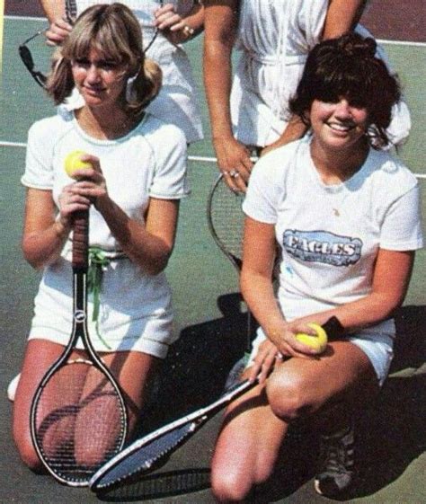 Olivia Newton John & Linda Ronstadt OMG celebrity tennis with my two favorites. Linda Ronstadt ...