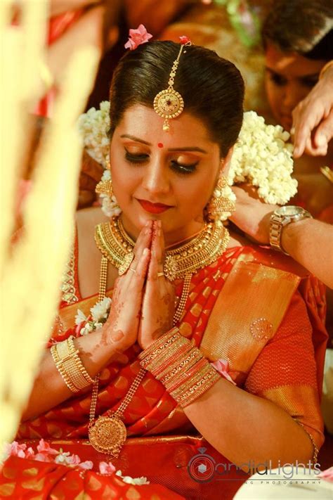 Actress sarayu mohan wedding photos - Movie and Serial Actress Sarayu ...
