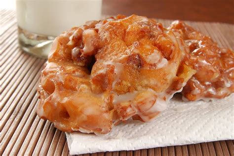 OMG 20-Minute Apple Fritter Recipe With a Cinnamon Sugar Glaze – HoHoHek