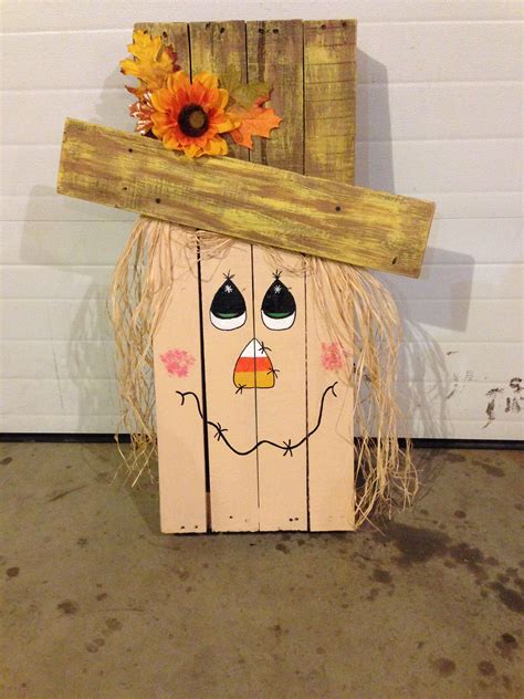 Scarecrow made from pallet wood | Halloween wood crafts, Fall arts and ...