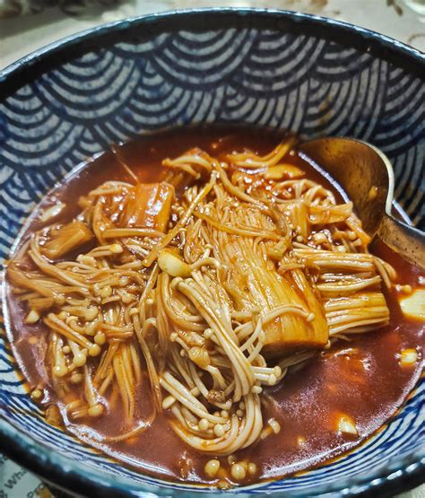 Cooked Spicy Enoki Mushroom! finished in a blink! : r/KoreanFood