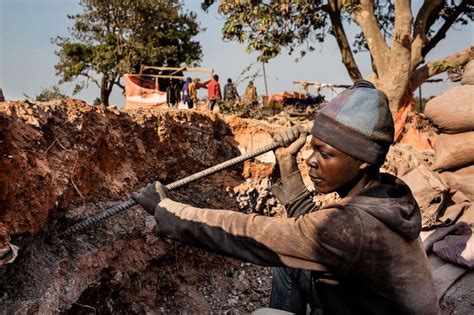 Apple, Google, Microsoft, Dell, Tesla sued over deaths of child miners - ABC News